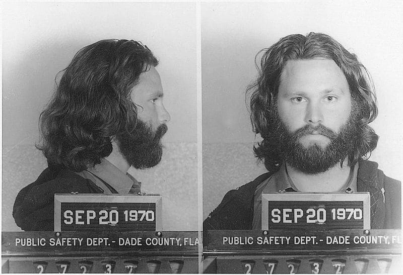 [Jeu] Suite d'images !  - Page 21 800px-Jim_Morrison_mug_shot